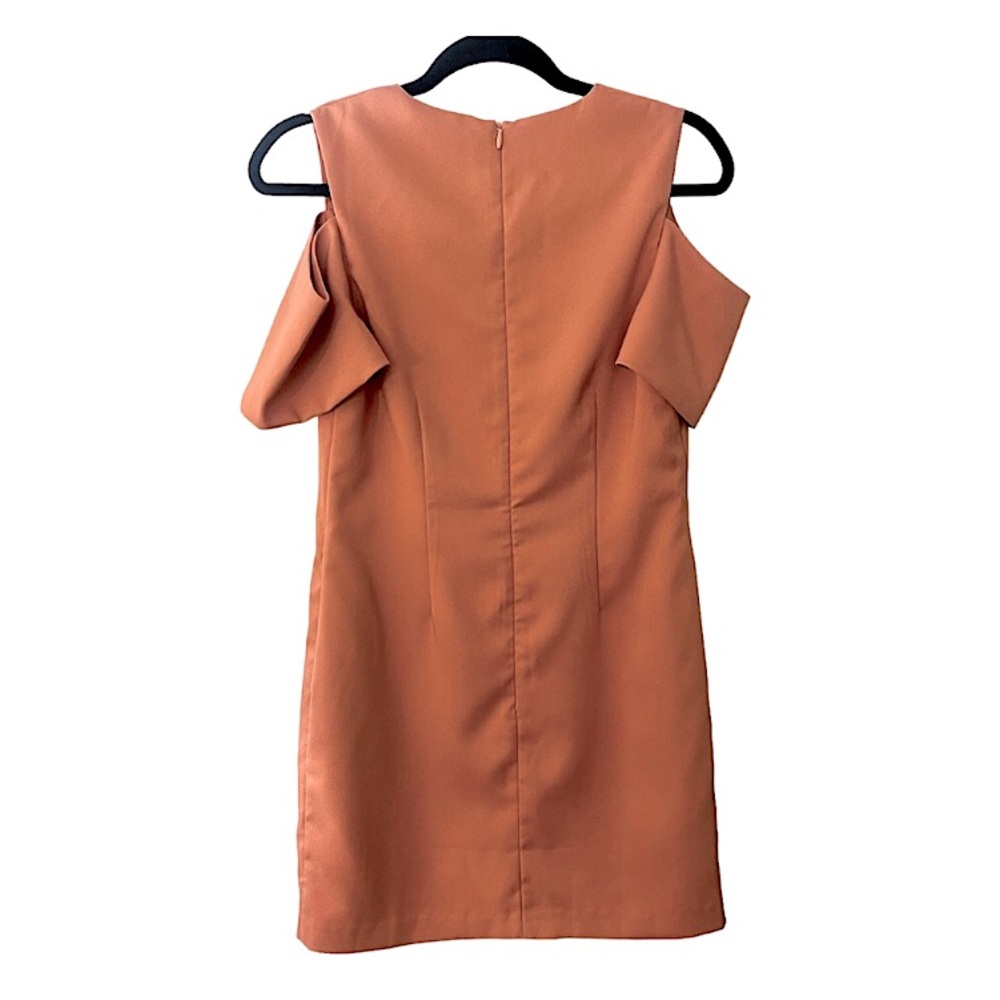 Elliatt Beginning shift dress - Picture 9 of 10